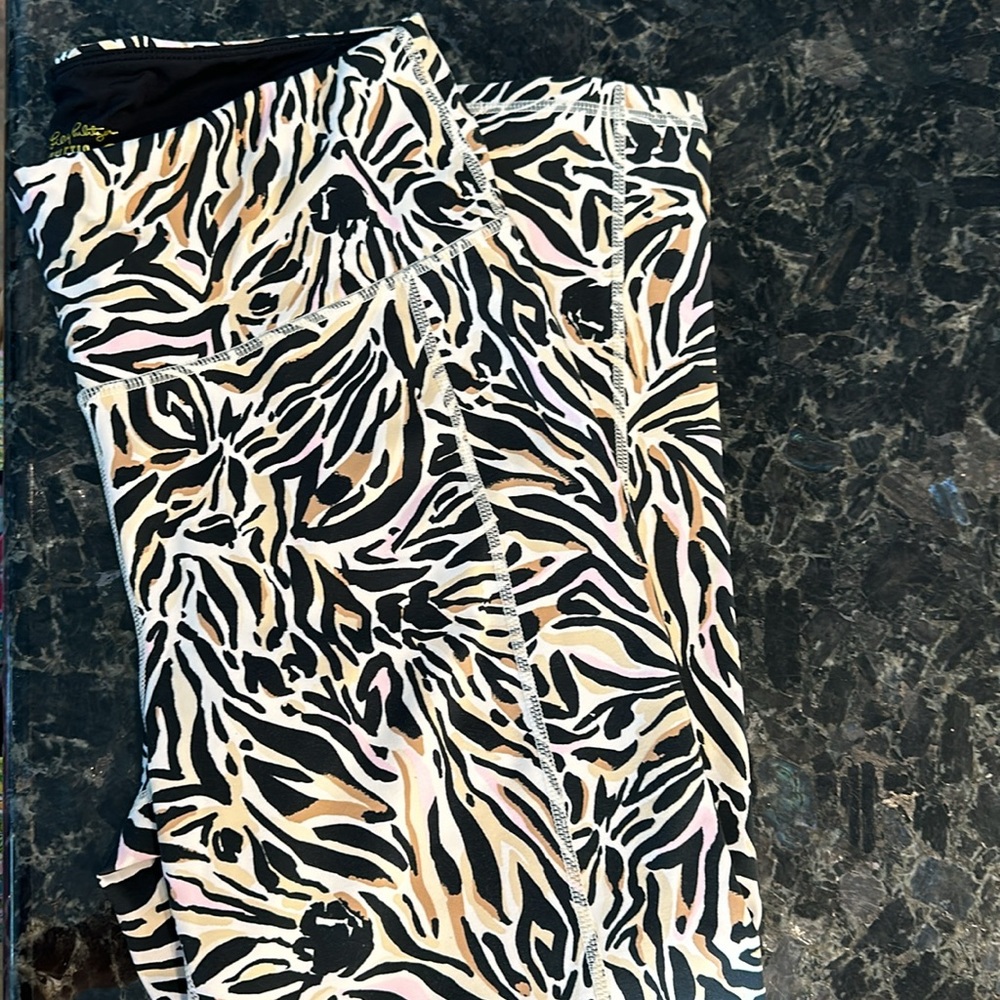 Lilly Pulitzer leopard legging in excellent used condition